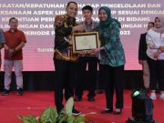 Pemkot Surabaya Beri Anugerah Kepada 16 Pelaku Usaha Pengelola Lingkungan Terbaik Img 7233 715x400