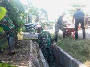 Antisipasi Banjir, Babinsa Koramil Sugihwaras Bojonegoro Normalisasi Saluran Air Img 20231205 Wa0054