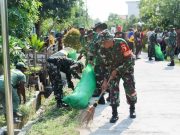 Babinsa Kodim Bojonegoro dan Masyarakat bersi-bersih Lingkungan di 28 Kecamatan Img 20231207 Wa0024