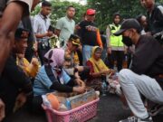 Dagangan Sukarti Diborong Kapolres Bojonegoro Img 20240121 Wa0120