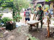 Babinsa Koramil Kanor Bojonegoro bersama Warga Pesen Karya Bakti Penebalan Tanggul Sungai Merkuris Img 20240207 Wa0039 Copy 473x318