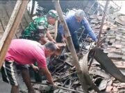 Babinsa Koramil Sumberrejo Bojonegoro Bantu Bersihkan Reruntuhan Rumah Warga Img 20240216 Wa0055 Copy 483x319