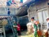 Babinsa Koramil Ngasem Bojonegoro Laksanakan Karya Bakti Pasang Atap Rumah Img 20240327 Wa0006