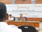 Kapolres Bojonegoro Terima Piagam Penghargaan dari PWI Bojonegoro Img 20240425 Wa0007 Copy 416x312