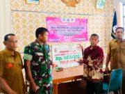 Babinsa Koramil Kapas Bojonegoro Kawal Penyaluran BLT-DD Img 20240611 Wa0002