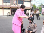 Tradisi Siram Air dan Mandi Kembang Warnai Kenaikan Pangkat di Polres Bojonegoro Mediacahayabaru.id Orbitnasional.com 7