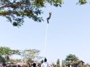 Aksi Nekat Babinsa Posramil Gondang Kodim Bojonegoro Panjat Tiang Bendera Img 20240817 Wa0038