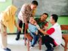 Babinsa Koramil Sukosewu Dampingi Nakes Berikan Layanan Imunisasi Img 20240826 Wa0029