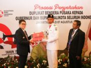 Pj Bupati Bojonegoro Terima Duplikat Bendera Merah Putih Dari BPIP, Akan Dikibarkan Saat Upacara 17 Agustus Mediacahayabaru.id Orbitnasional.com Bojonegorotimes.id 12