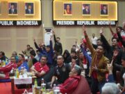 Laga Timnas Indonesia vs Australia, Pj Wali Kota Batu Bersama Anak Yatim Piatu dan Masyarakat Nobar Mediacahayabaru.id Orbitnasional.com Bojonegorotimes.id 16
