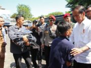 Wali Kota Eri Dampingi Presiden Jokowi Pantau Harga Pangan di Pasar Soponyono Walikota Mendampingi Presiden Di Pasar Sopoyono 3 715x400