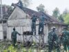 Babinsa Koramil Kedungadem Bojonegoro, Bantu Benahi Rumah Warga Korban Angin Kencang Img 20241015 Wa0048