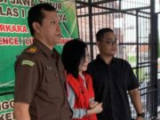 Kejati Jatim Pindahkan Tersangka Suap Meirizka Widjaja Ibunda dari Ronald Tannur ke Kejagung Img 20241114 Wa0081