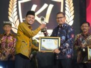 Kota Batu Raih Penghargaan Sebagai Badan Publik Informatif di Anugerah KI Awards Jatim Mediacahayabaru.id Orbitnasional.com Bojonegorotimes.id 137