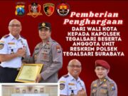 Kapolsek Tegalsari Bersama Kanitreskrim dan personil Reskrim Terima Penghargaan dari Pjs. Walikota Surabaya Mediacahayabaru.id Orbitnasional.com Bojonegorotimes.id 209
