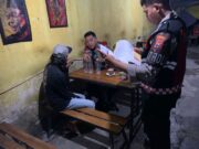 Unit Patroli Sat Samapta Polres Lamongan Amankan Minuman Beralkohol Tanpa Izin Mediacahayabaru.id Orbitnasional.com Bojonegorotimes.id 215