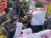 Ratusan Mahasiswa Demo di Depan Gedung DPRD Jawa Timur, Ada Sepuluh Poin Tuntutan Img 20250217 Wa0062
