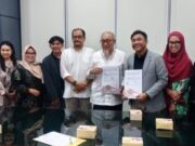 Stikosa AWS dan Fisip Unair Jalin Kerjasama Img 20250222 Wa0046