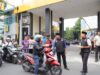 Polres Kediri Bagikan Takjil Untuk Pengguna Jalan Img 20250305 wa0043