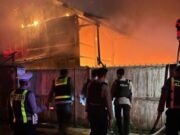 Kebakaran Gudang di Bojonegoro, Petugas Pleton Polres Siaga ke Lokasi kejadian Img 20250309 wa0014