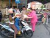 Polres Bojonegoro dan Awak Media Berbagi Takjil di Depan Mapolres Img 20250314 wa0003