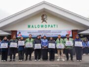 Pemkab Bojonegoro Rayakan Hardiknas 2025 dengan Penyerahan Beasiswa untuk Mahasiswa Img 20250502 wa0031
