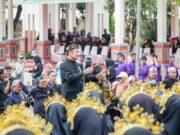 Hardiknas Lamongan 2025: Panggung Meriah, Nasib Guru Masih Biasa Img 20250503 wa0051