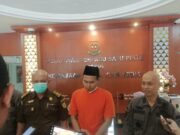 Kejari Kediri Terima Tersangka Kasus Mutilasi Koper Merah Img 20250522 wa0065