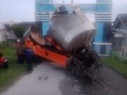 Kepala Truk Terlempar 100 Meter, Kecelakaan Maut di Rel KA Lamongan Img 20250618 wa0062
