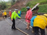 Longsor Putuskan Jalur Utama Garut-Tasik, Ini Rute Alternatifnya Img 20250628 wa0123