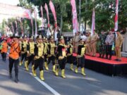 Semarak HUT RI ke-80, 72 Regu SD/MI Adu Semangat di Gerak Jalan Lamongan 7a0b3843 07be 4ffa 98a7 a564fd847715