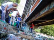 Kolaborasi DLH dan Kesbangpol Gresik: Angkut 640 Kg Sampah dan Tebar Semangat Nasionalisme 94cb1c9d cab3 4361 8919 ad0e3ef56e6f