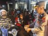 Operasi Cipta Kondisi, Polres Kediri Kota Bagikan Bendera Merah Putih di Jalan Raya A6368ca2 4227 40ef 9e77 5d333575cca3