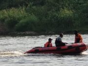 Pencarian Bocah Tenggelam di Bengawan Solo, BPBD Bojonegoro Kerahkan Tim SAR Gabungan 75e3fae2 a763 4b83 b27d c24514c94f7a