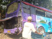 Kecelakaan di Jalan Raya Kapas Bojonegoro, Ini Fakta Lengkapnya Cef0f5fe 7467 4a8c 8976 dfdd80a991b5