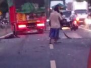 Pemotor Tewas Usai Tabrakan dengan Truk di Baureno Bojonegoro E3fb74d3 f453 4ac0 9ccc da9d39cd6dce