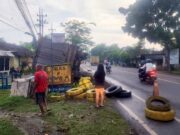 Sudah Dipasang Ban Peringatan, Truk Masih Terperosok di Jalan Raya Balen Bojonegoro 1768641115586 copy 1280x786
