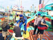 Kapal Tenggelam di Lamongan, Empat Nelayan Bertahan dengan Jerigen IMG 20260119 WA0036