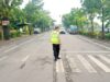 Kereta Api Melintas, Polisi Balen Bojonegoro Sigap Urai Kemacetan IMG 20260121 WA0002