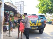 Polsek Baureno Bojonegoro Berbagi Nasi, Dekatkan Polisi dengan Masyarakat IMG 20260131 WA0014