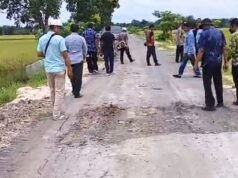 Dana Miliaran Rupiah, Jalan Aspal BKKD Desa Ngampal Bojonegoro Rusak dalam Hitungan Minggu 1772122809784 copy 1280x866