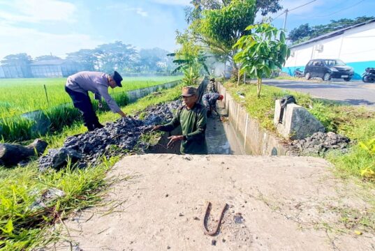 Polsek, Koramil dan Kecamatan Kalitidu Bojonegoro Kompak Hadapi Ancaman Banjir IMG 20260210 WA0033