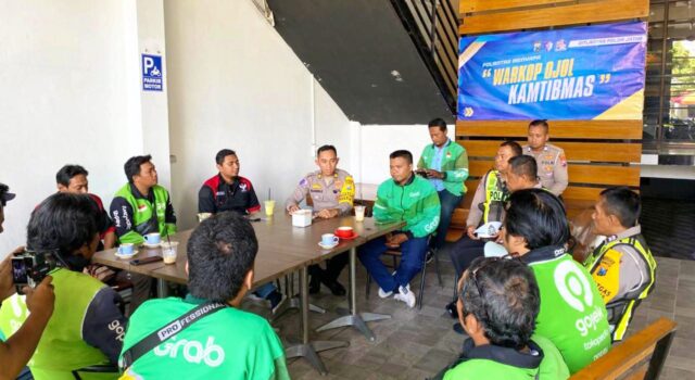 Ngopi Bareng Polisi, Driver Ojol Lamongan Diajak Jadi Pelopor Keselamatan IMG 20260212 WA0015
