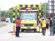 Cegah ODOL dan Kecelakaan, Portal TBB Bojonegoro Tuai Apresiasi IMG 20260213 WA0003