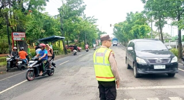 Cegah Macet dan Laka, Polsek Balen Bojonegoro Gelar Protap Pagi IMG 20260214 WA0033
