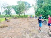 Jaga Tradisi Leluhur, Warga Bayem Kepohbaru Bojonegoro Gotong Royong Bersihkan Makam IMG 20260215 WA0035