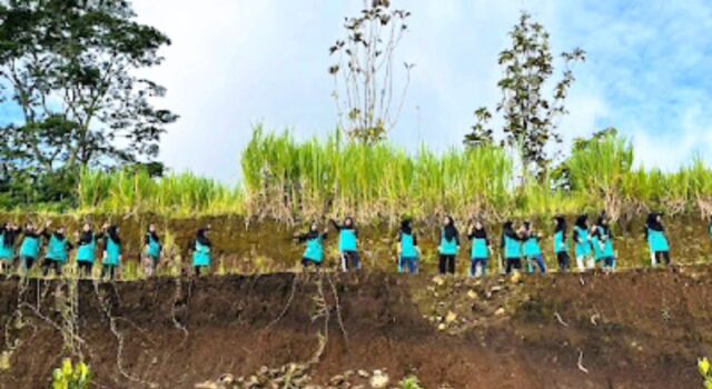 Santri dan Aktivis Alam Hijaukan Panderman Kota Batu IMG 20260216 WA0021