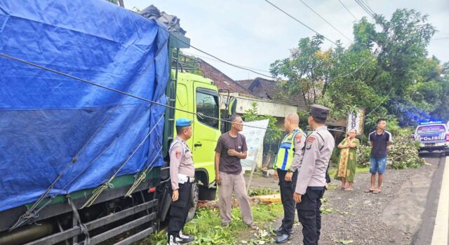 Truk Tabrak Rumah di Sukoanyar Lamongan, Ini Faktanya IMG 20260216 WA0030