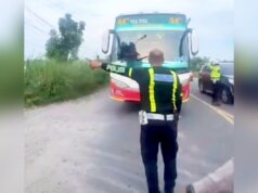 Polisi Jombang Hentikan Bus Ugal-ugalan, Sopir Diduga di Bawah Pengaruh Alkohol IMG 20260218 WA0007