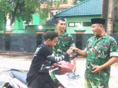 TNI dan Rakyat Tanpa Sekat, Aksi Bagi Takjil Dandim Lamongan Curi Perhatian IMG 20260221 WA0021
